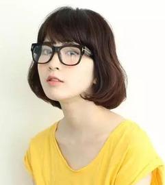 国产短发眼镜女视频,国产短视频中的时尚演绎